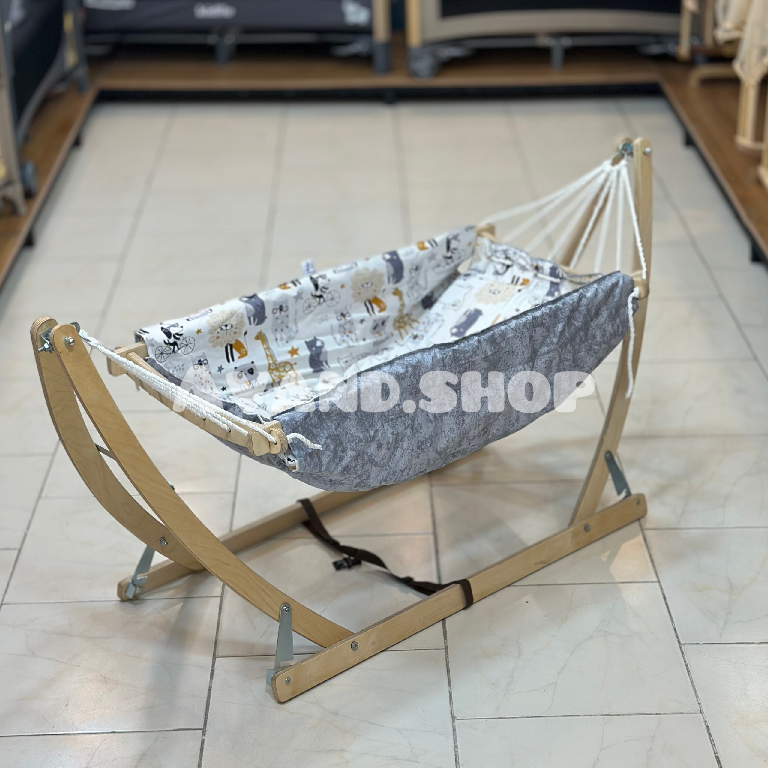 IMG_1570 گهواره سنتی چوبی تاشو نوزاد مدل آنیا (طرح حیوانات) - Image 1